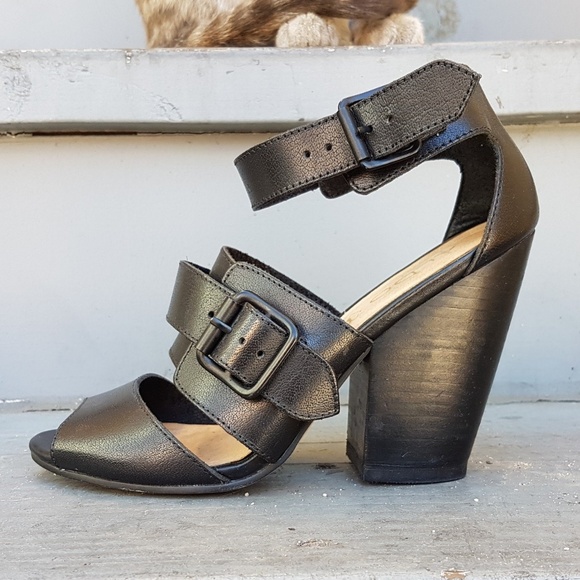 ALDO Genuine leather sandals. - Picture 2 of 3